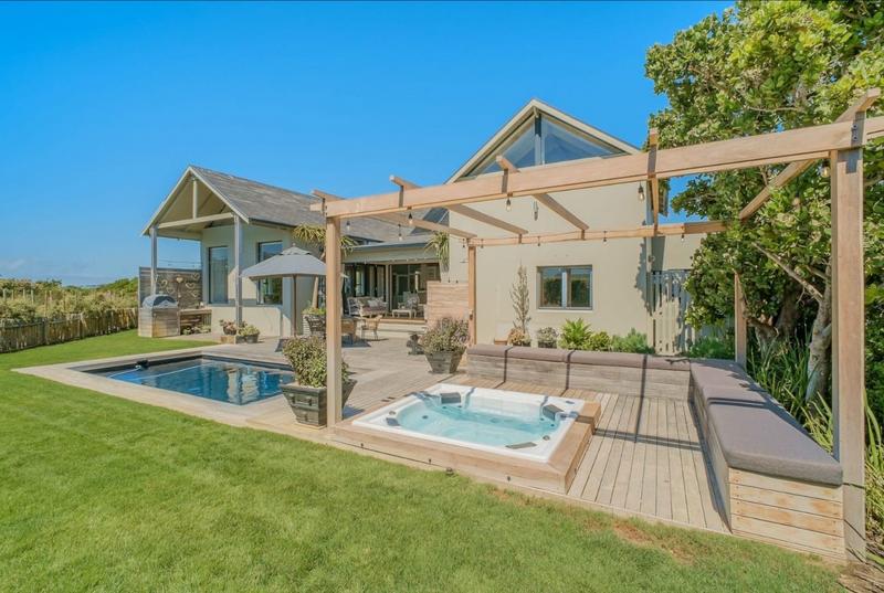 4 Bedroom Property for Sale in Lake Michelle Western Cape